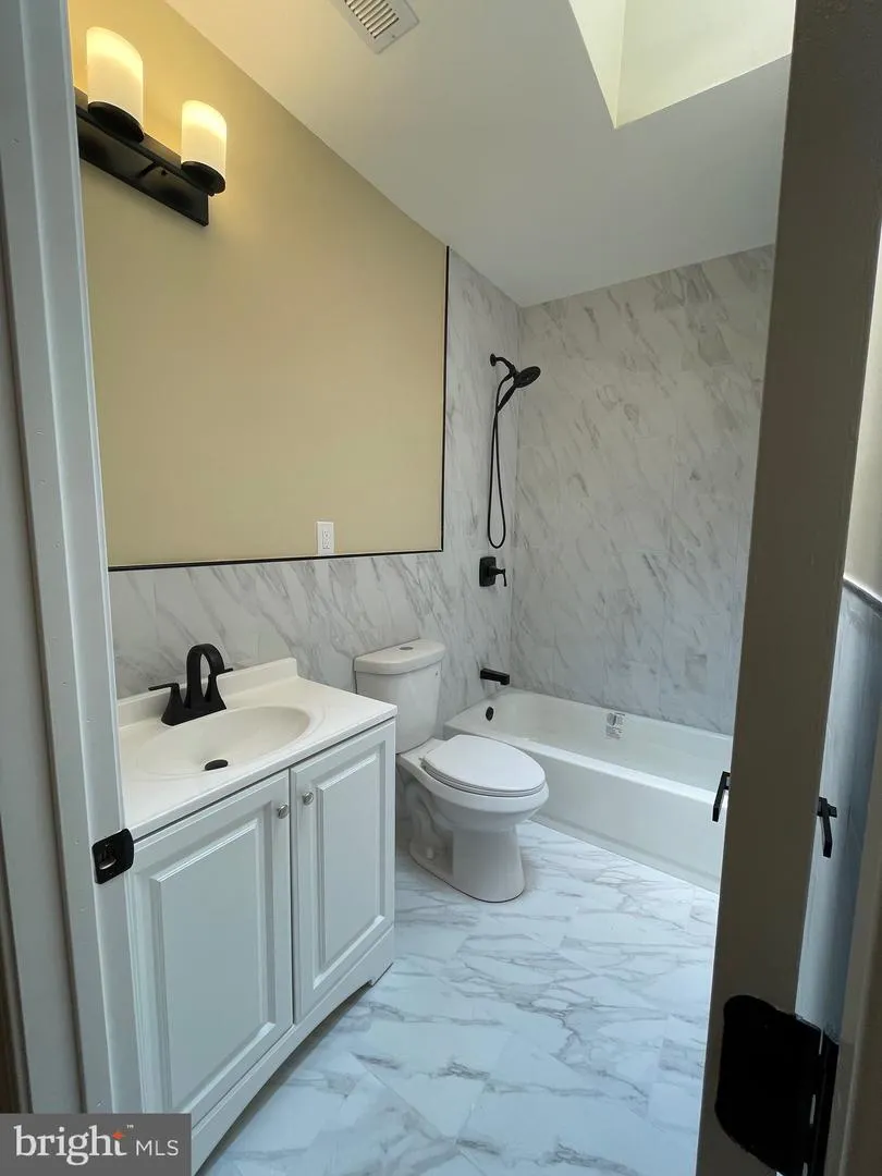 5730 KEMBLE AVENUE Philadelphia, PA 19141