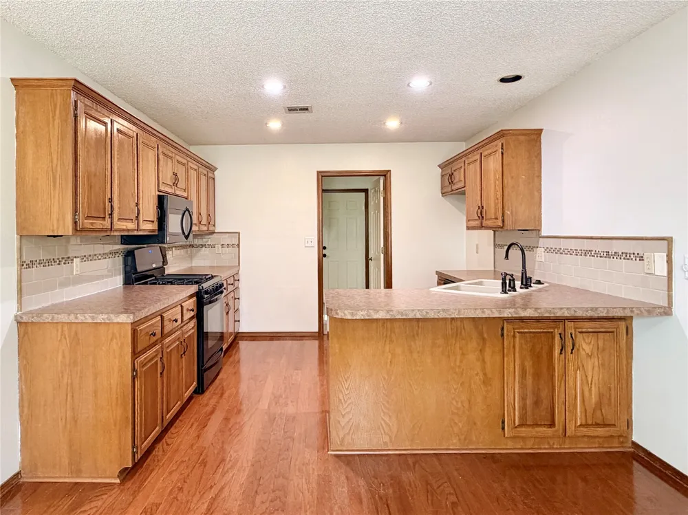 12402 E 77th Street Owasso, OK 74055