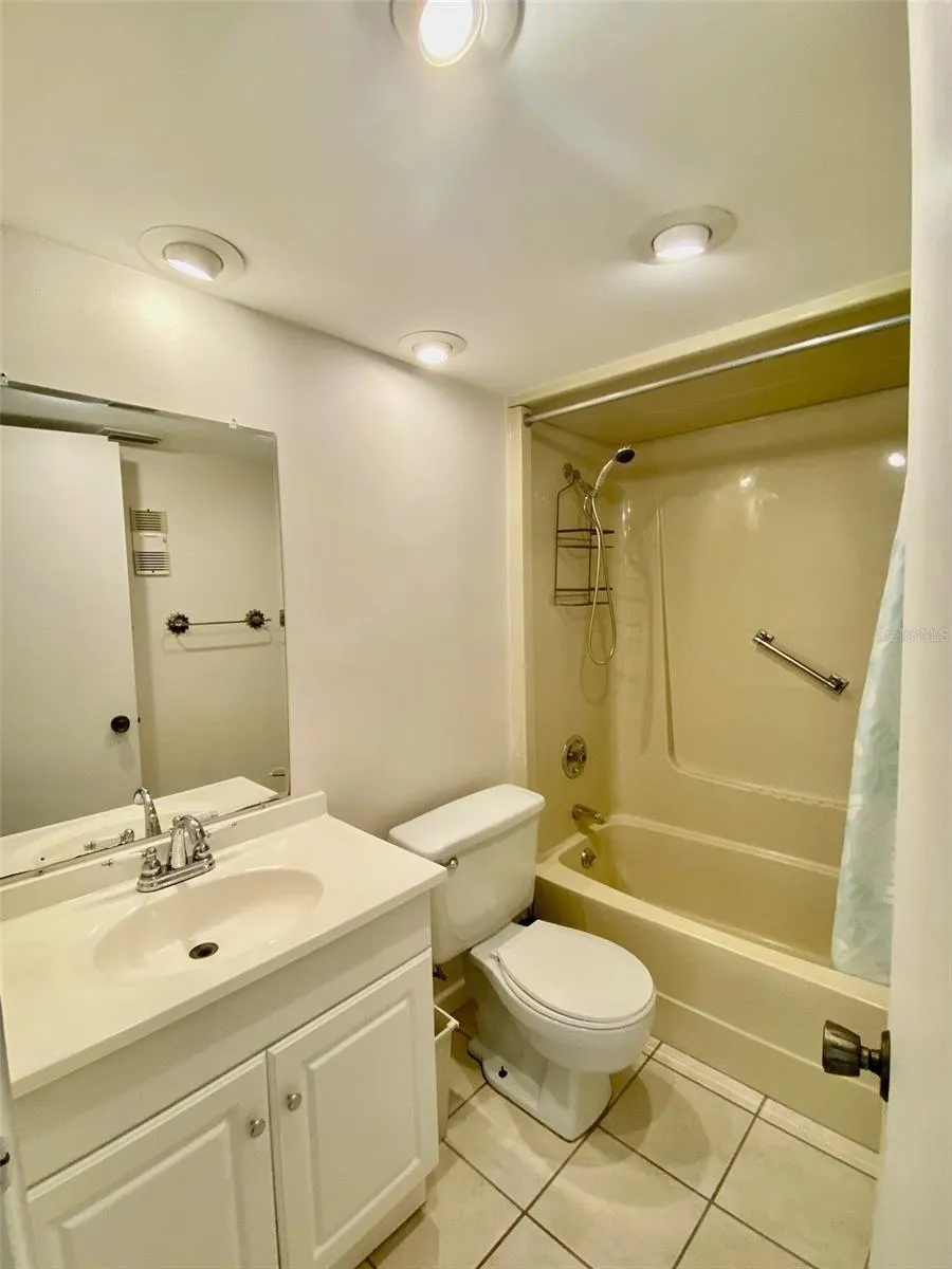 238 TAMPA AVENUE W #6B Venice, FL 34285