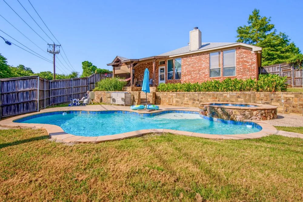 1400 Rancho Dominguez Road Corinth, TX 76210