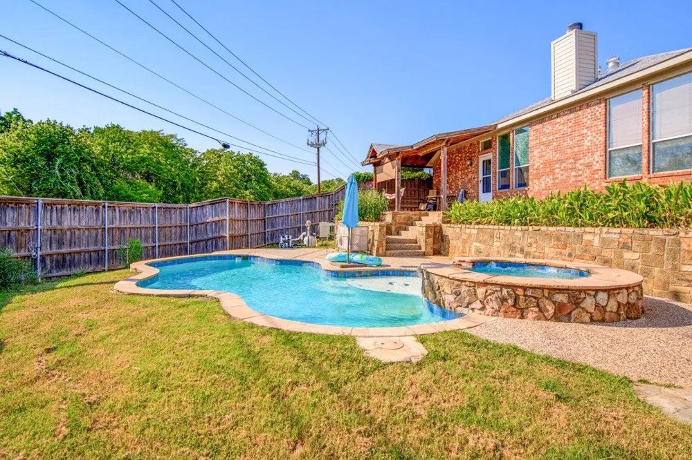 1400 Rancho Dominguez Road Corinth, TX 76210