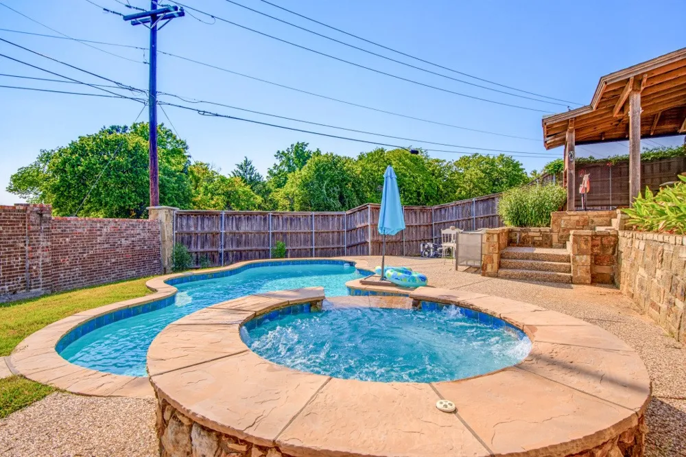 1400 Rancho Dominguez Road Corinth, TX 76210