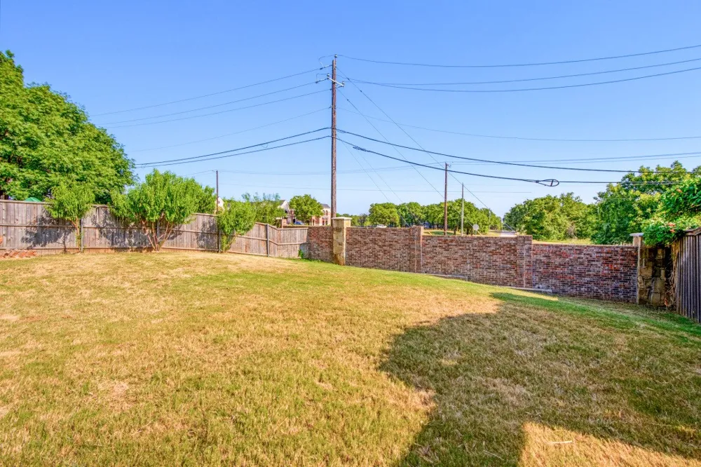 1400 Rancho Dominguez Road Corinth, TX 76210