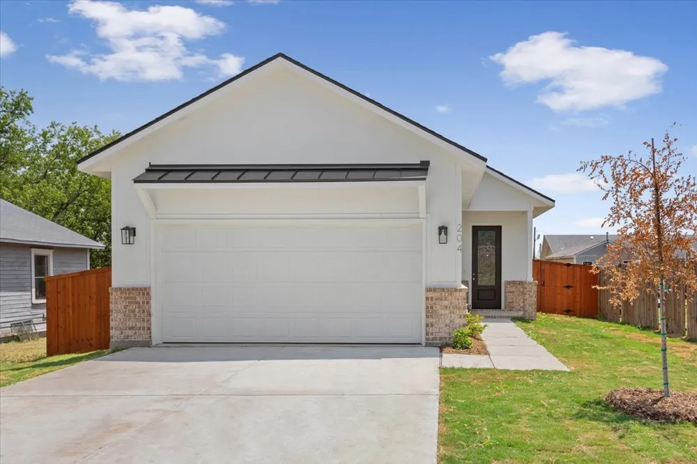 204 3rd Street Hillsboro, TX 76645