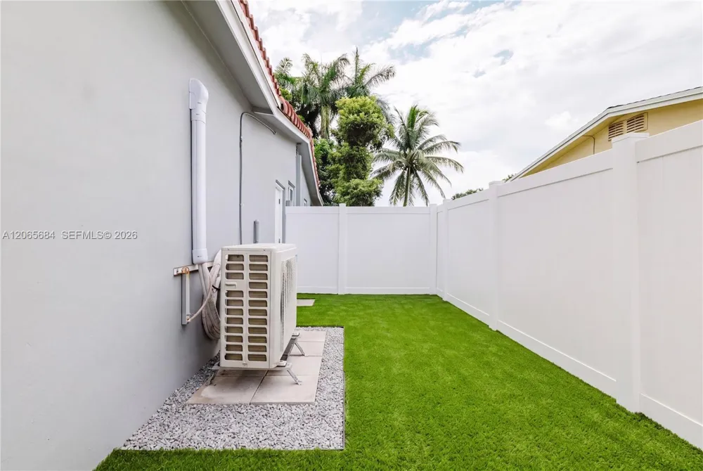 5261 SW 89th Ave Cooper City, FL 33328
