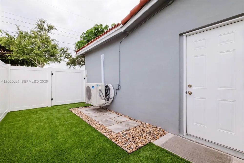 5261 SW 89th Ave Cooper City, FL 33328