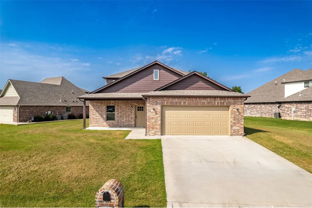 8542 Spring Creek Lane Claremore, OK 74019