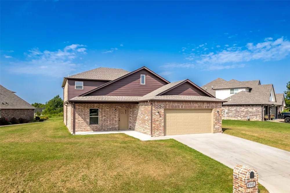 8542 Spring Creek Lane Claremore, OK 74019