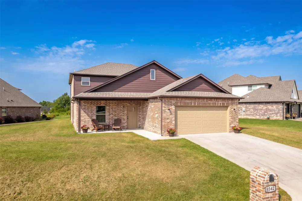 8542 Spring Creek Lane Claremore, OK 74019