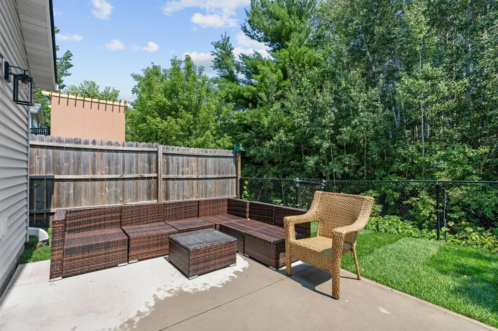 620 Meadowlark Lane Eden Valley, MN 55329
