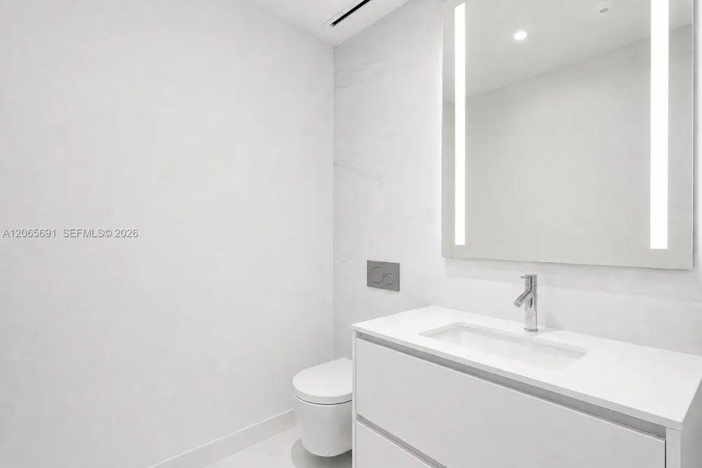 300 Biscayne Boulevard Way #4201E Miami, FL 33131