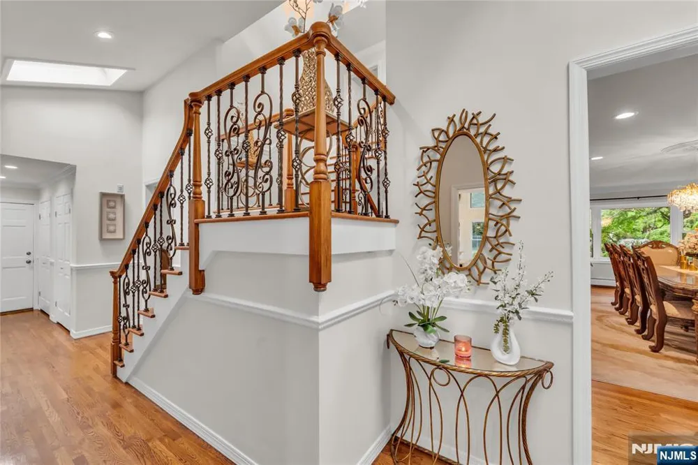 312 Old Tappan Road Old Tappan, NJ 07675