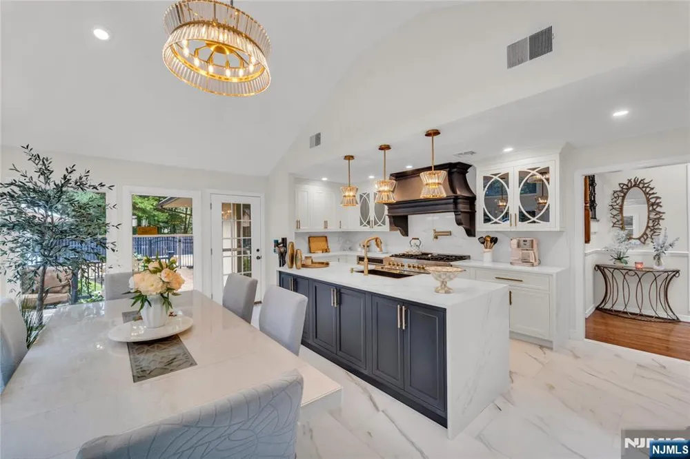312 Old Tappan Road Old Tappan, NJ 07675