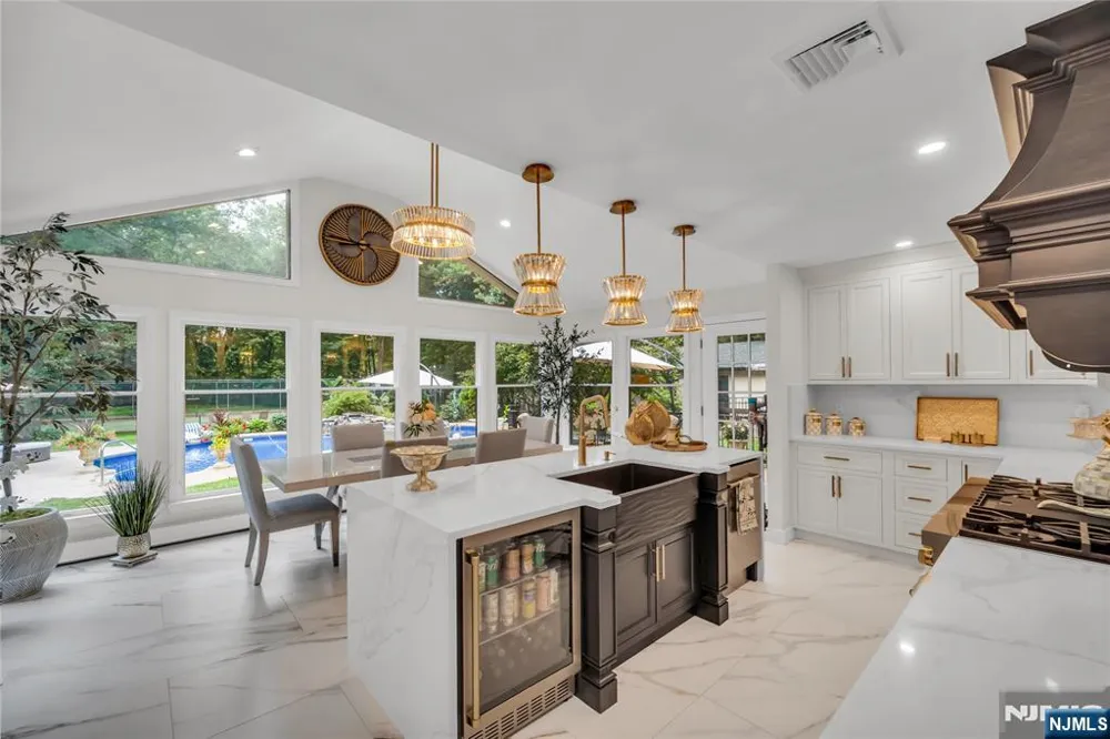 312 Old Tappan Road Old Tappan, NJ 07675