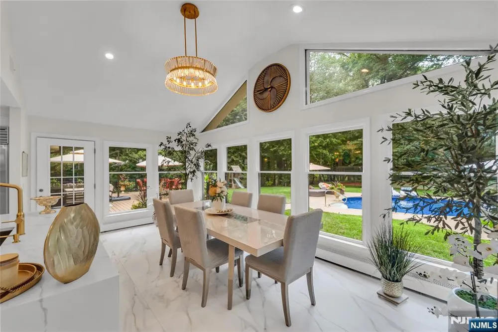 312 Old Tappan Road Old Tappan, NJ 07675