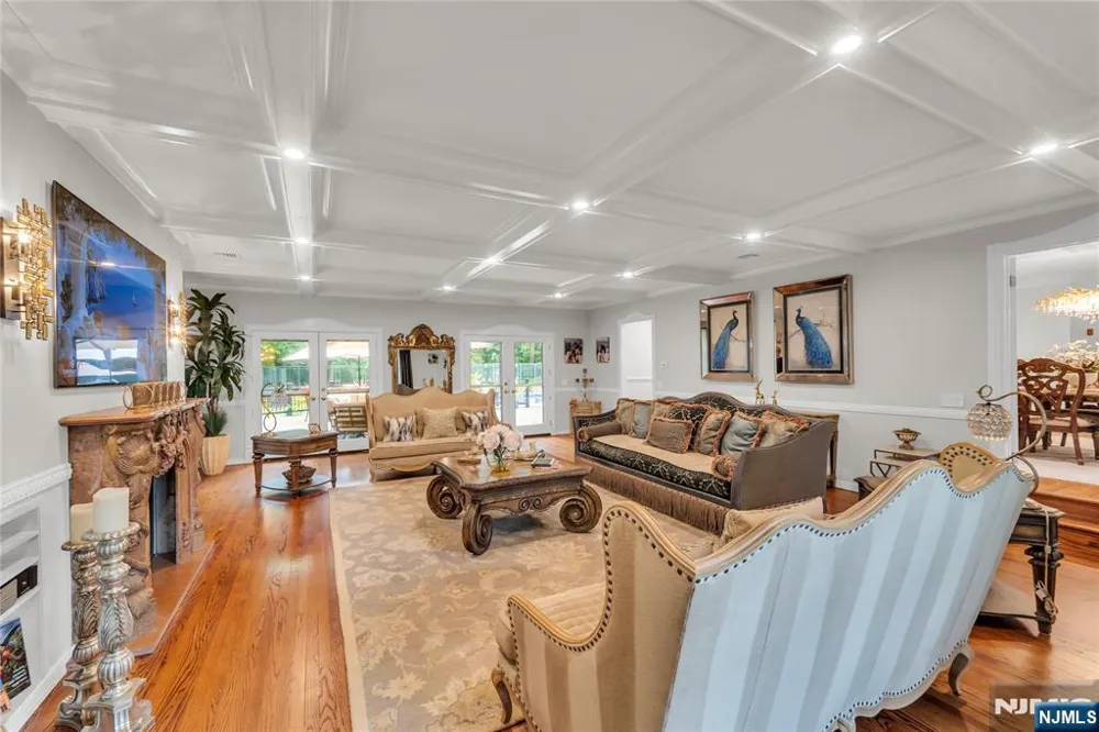 312 Old Tappan Road Old Tappan, NJ 07675