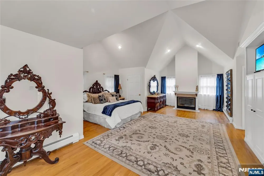 312 Old Tappan Road Old Tappan, NJ 07675