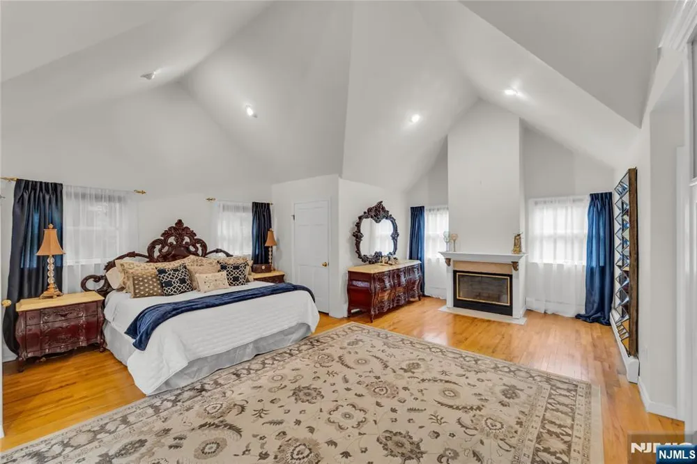 312 Old Tappan Road Old Tappan, NJ 07675