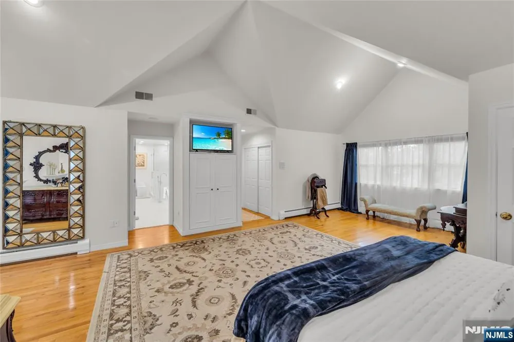 312 Old Tappan Road Old Tappan, NJ 07675