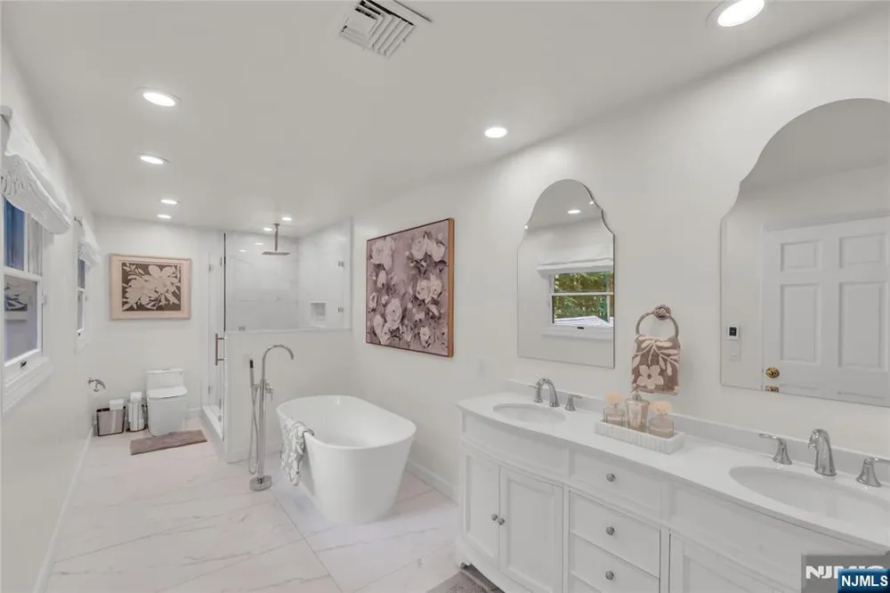 312 Old Tappan Road Old Tappan, NJ 07675