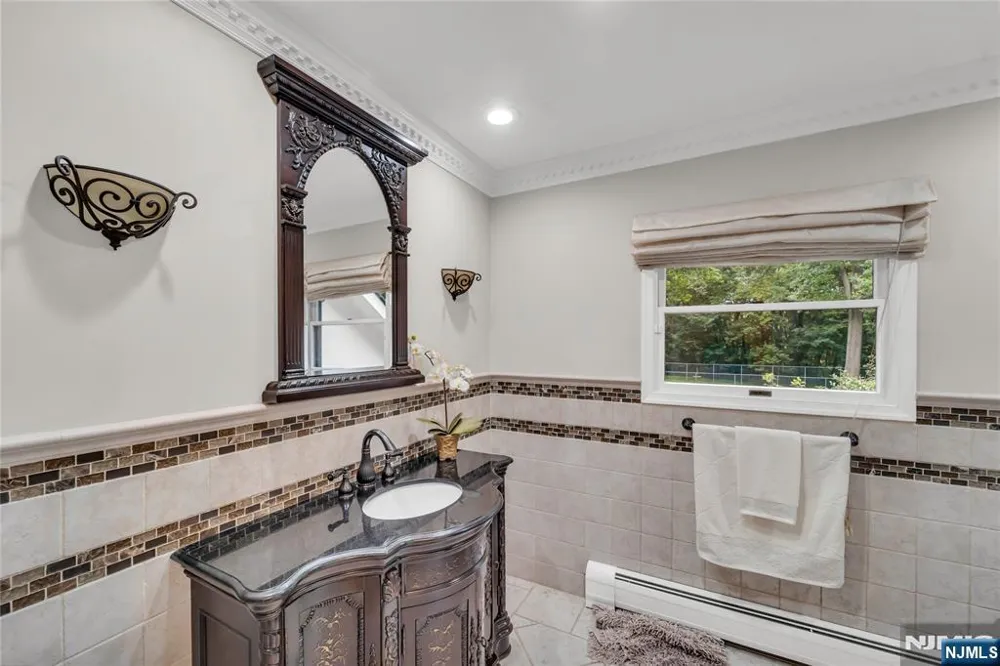312 Old Tappan Road Old Tappan, NJ 07675
