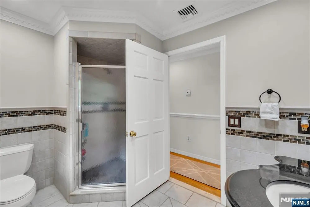 312 Old Tappan Road Old Tappan, NJ 07675