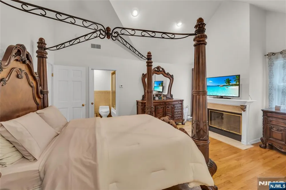 312 Old Tappan Road Old Tappan, NJ 07675