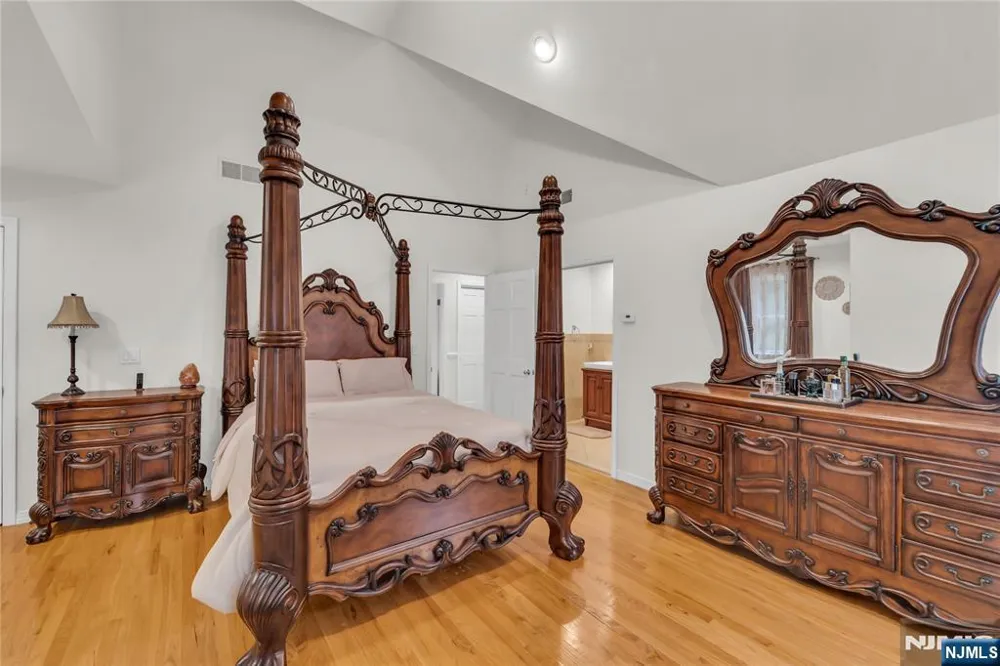 312 Old Tappan Road Old Tappan, NJ 07675