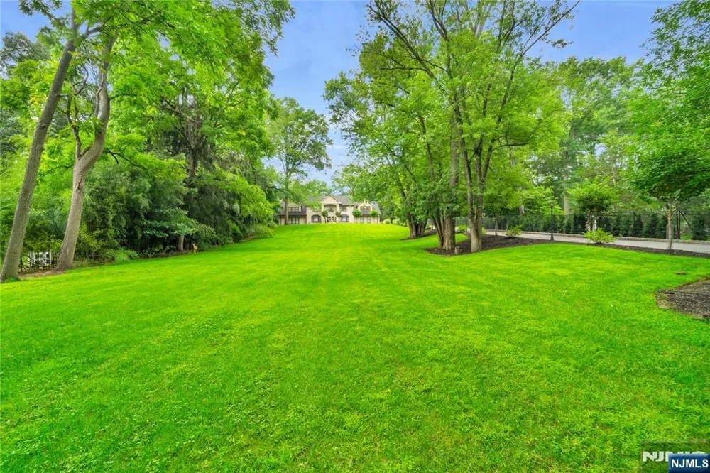312 Old Tappan Road Old Tappan, NJ 07675