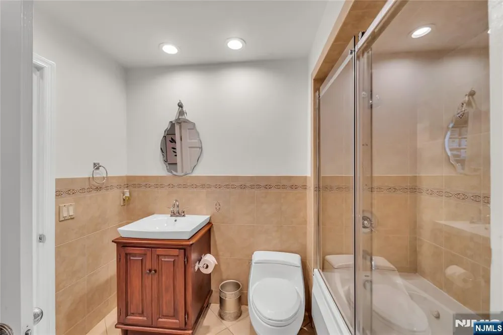 312 Old Tappan Road Old Tappan, NJ 07675