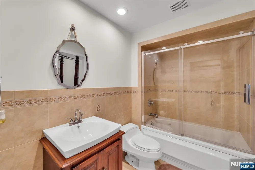 312 Old Tappan Road Old Tappan, NJ 07675