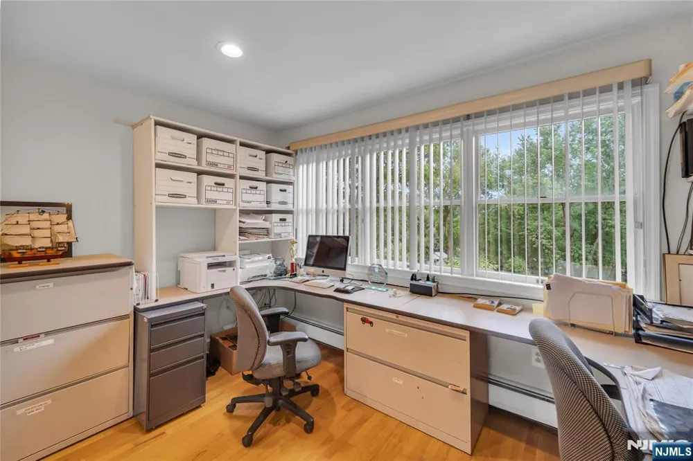 312 Old Tappan Road Old Tappan, NJ 07675