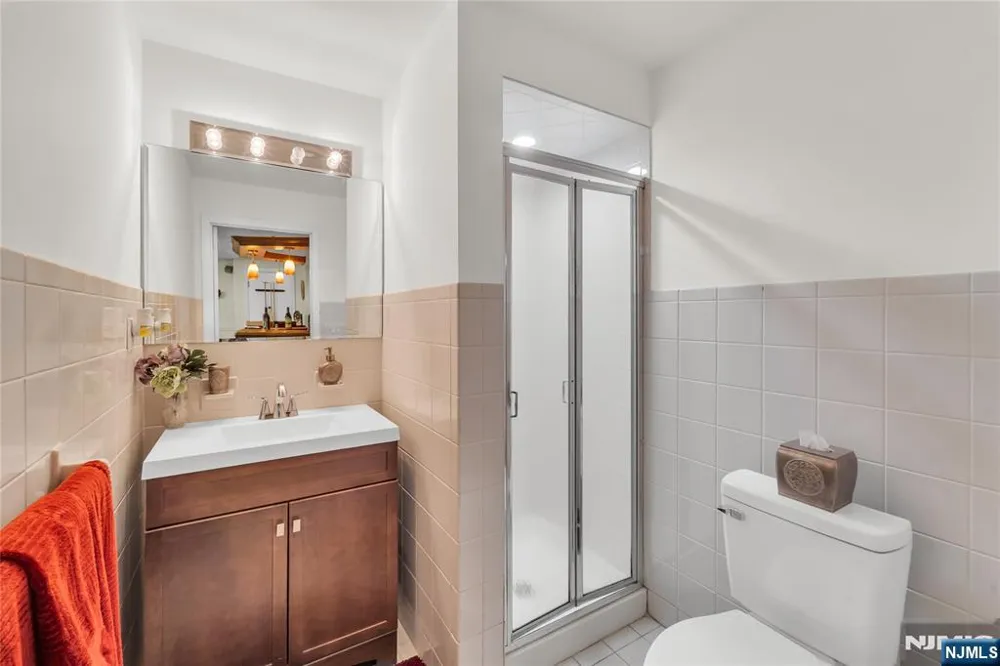 312 Old Tappan Road Old Tappan, NJ 07675