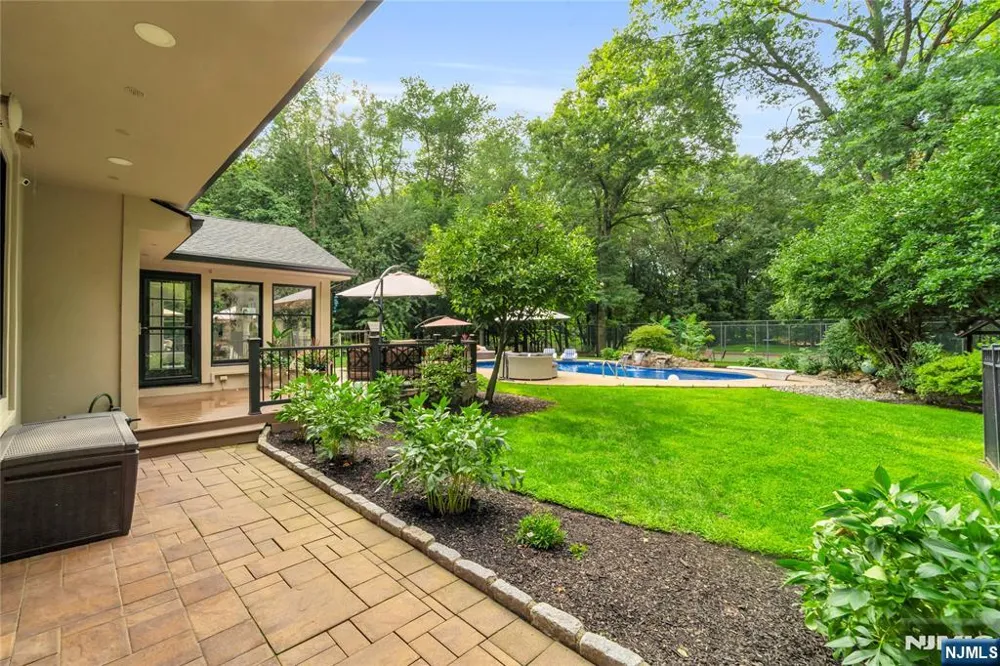 312 Old Tappan Road Old Tappan, NJ 07675