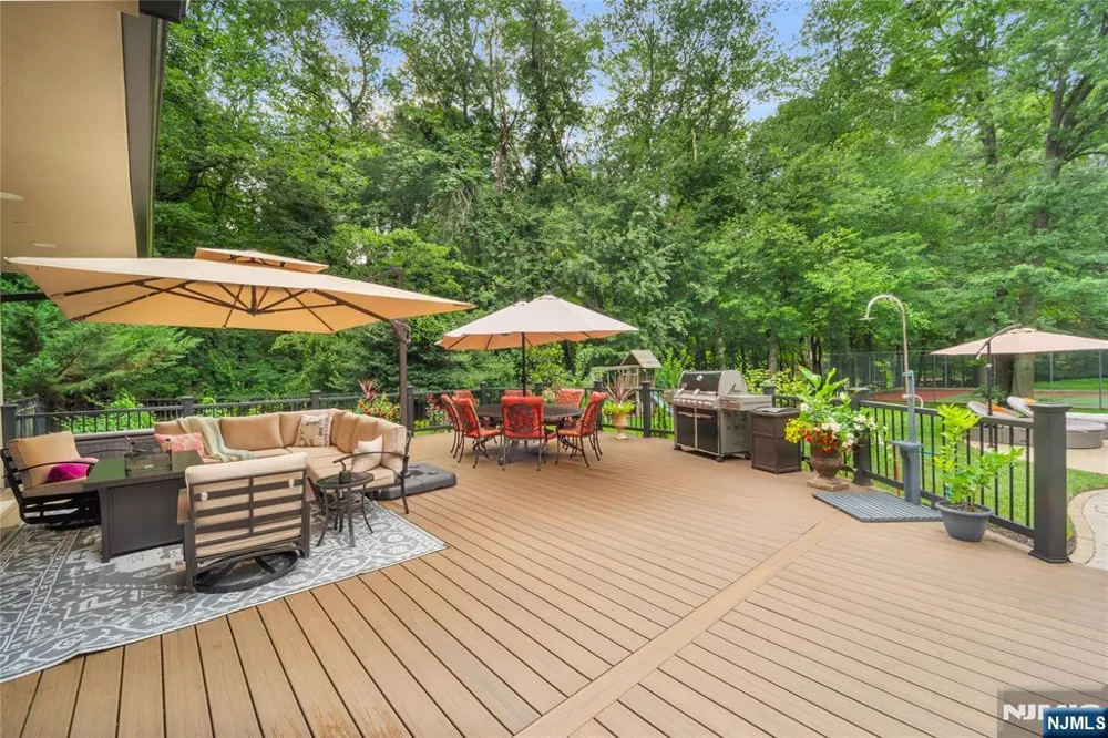 312 Old Tappan Road Old Tappan, NJ 07675