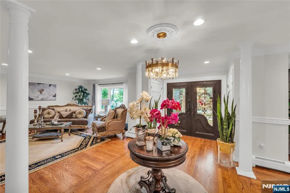312 Old Tappan Road Old Tappan, NJ 07675