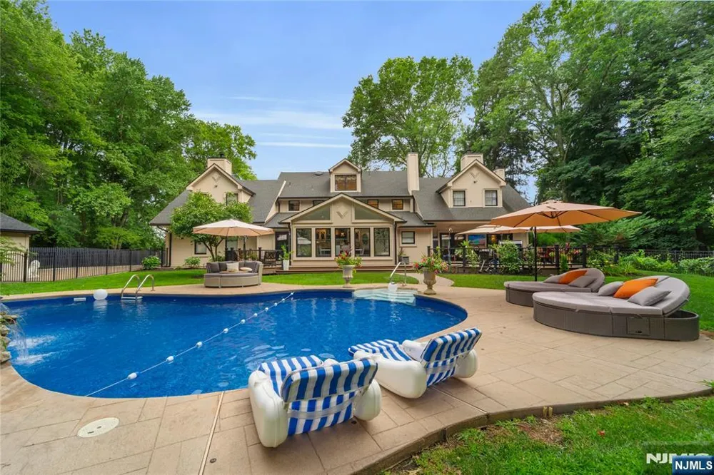 312 Old Tappan Road Old Tappan, NJ 07675