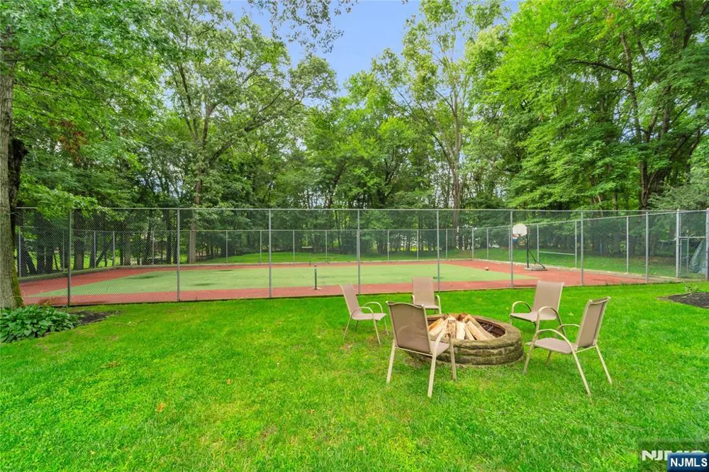 312 Old Tappan Road Old Tappan, NJ 07675