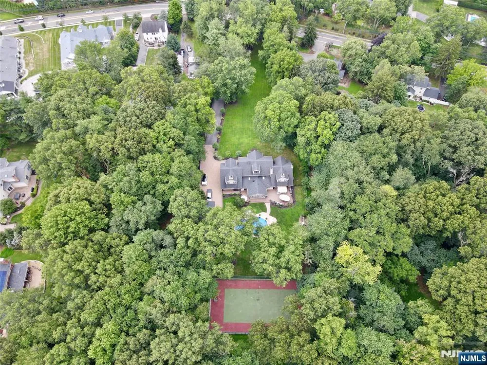 312 Old Tappan Road Old Tappan, NJ 07675