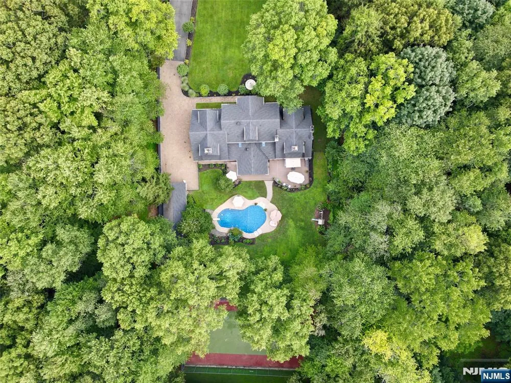 312 Old Tappan Road Old Tappan, NJ 07675