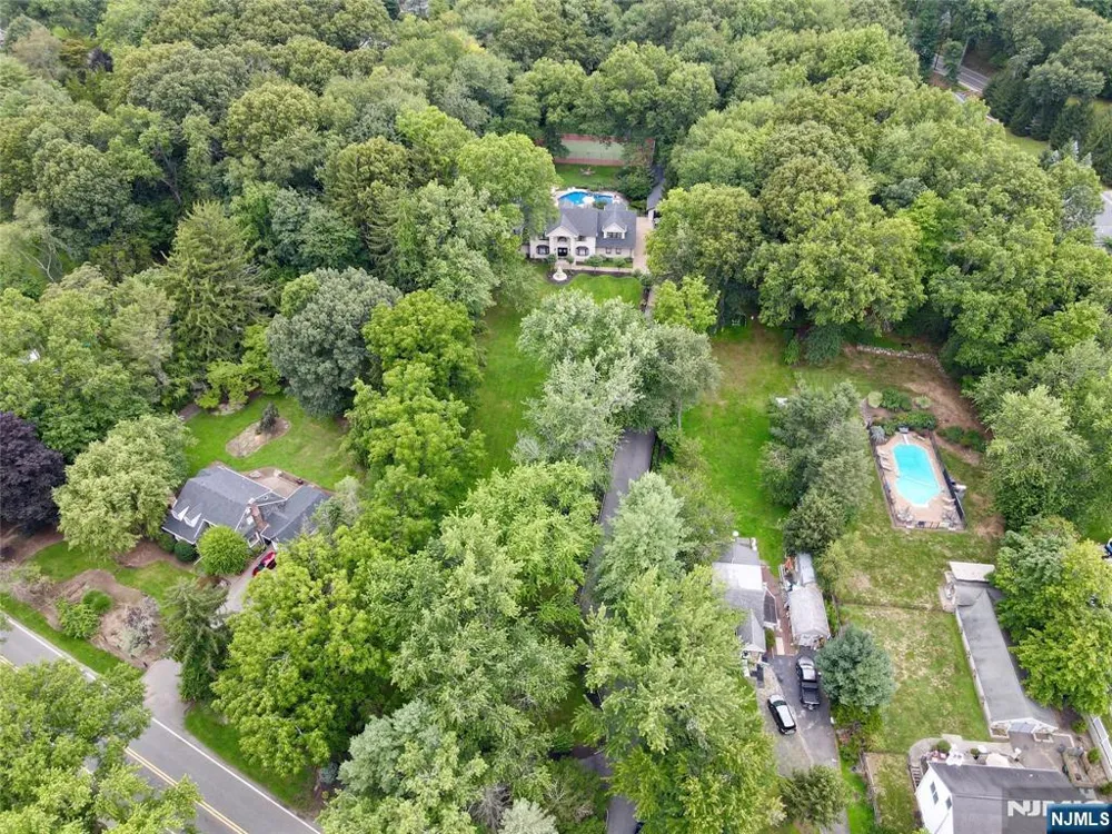 312 Old Tappan Road Old Tappan, NJ 07675