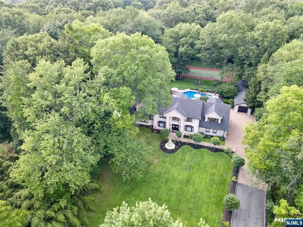 312 Old Tappan Road Old Tappan, NJ 07675