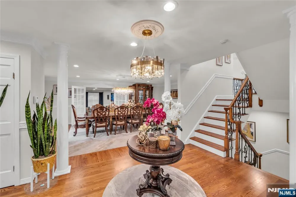 312 Old Tappan Road Old Tappan, NJ 07675