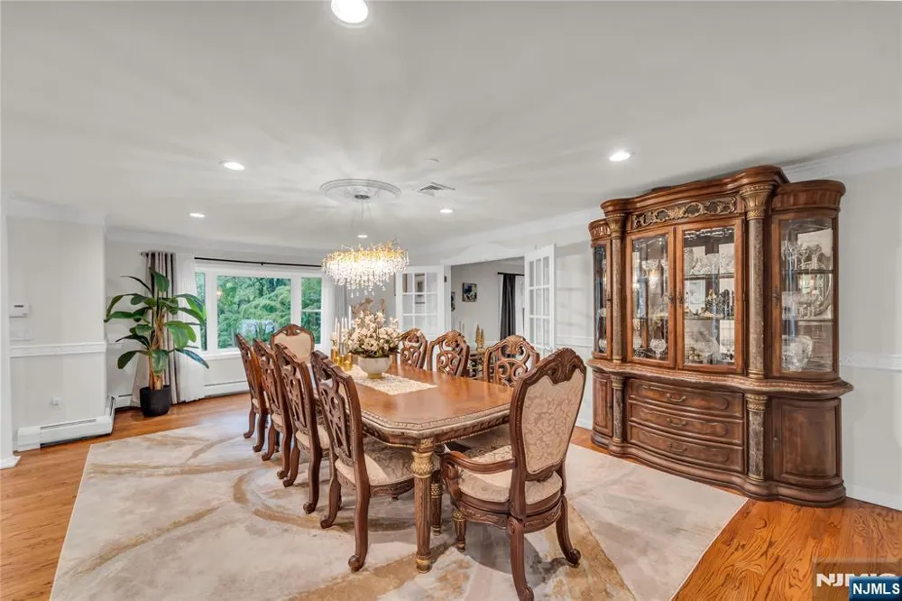 312 Old Tappan Road Old Tappan, NJ 07675