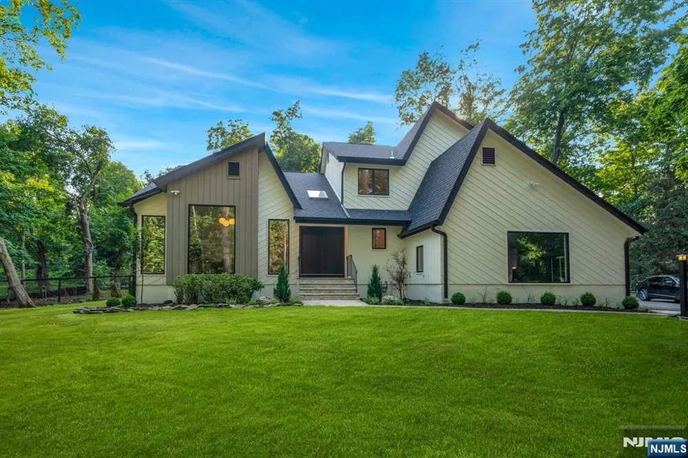 160 Beacon Street Haworth, NJ 07641