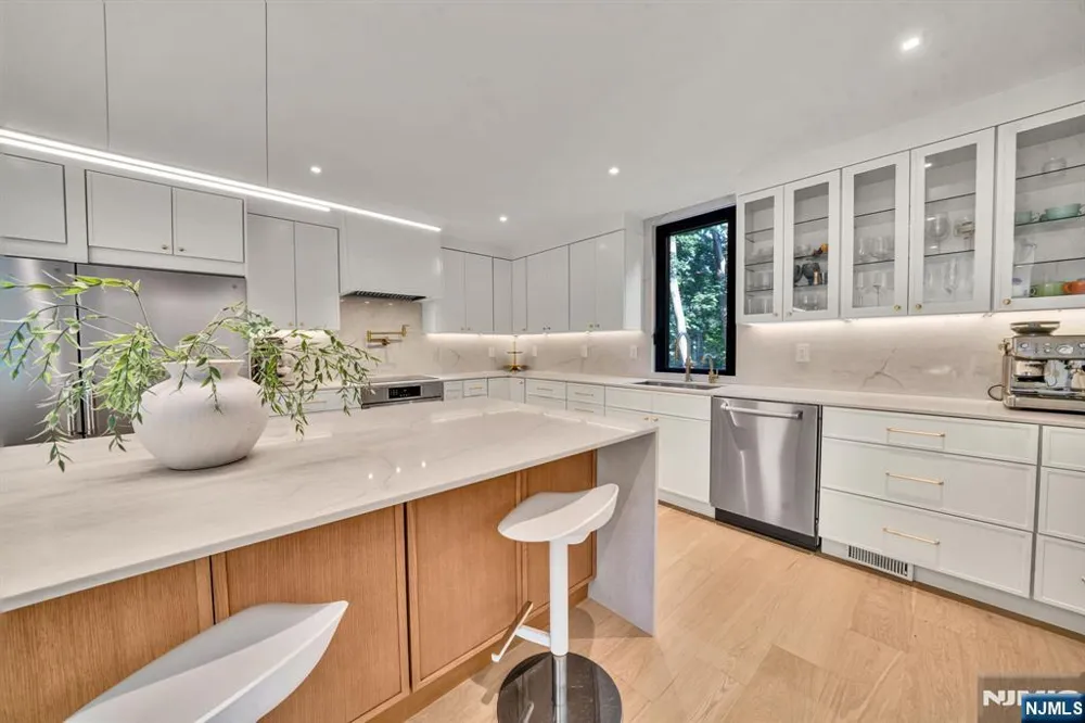 160 Beacon Street Haworth, NJ 07641