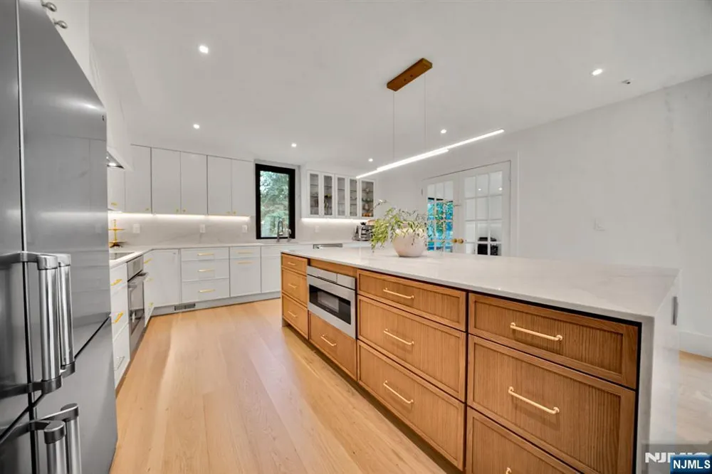 160 Beacon Street Haworth, NJ 07641