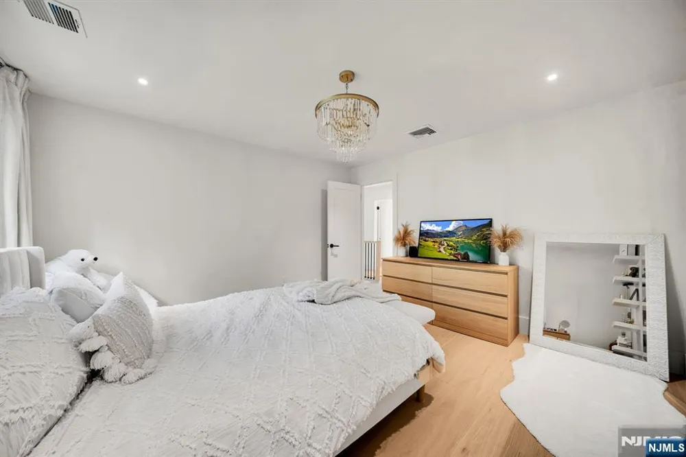 160 Beacon Street Haworth, NJ 07641