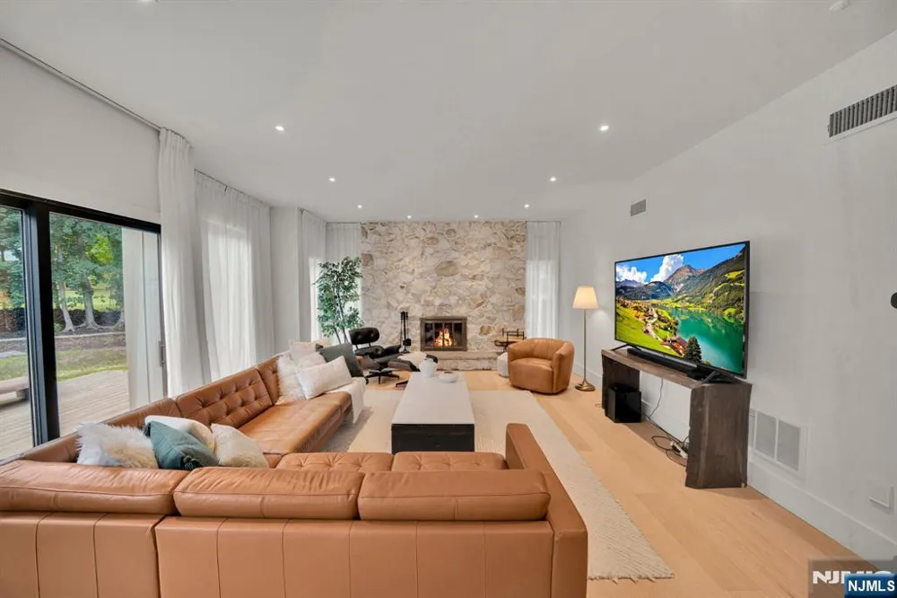 160 Beacon Street Haworth, NJ 07641