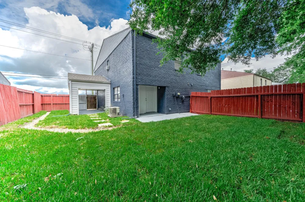 4620 W Orange Street Pearland, TX 77581
